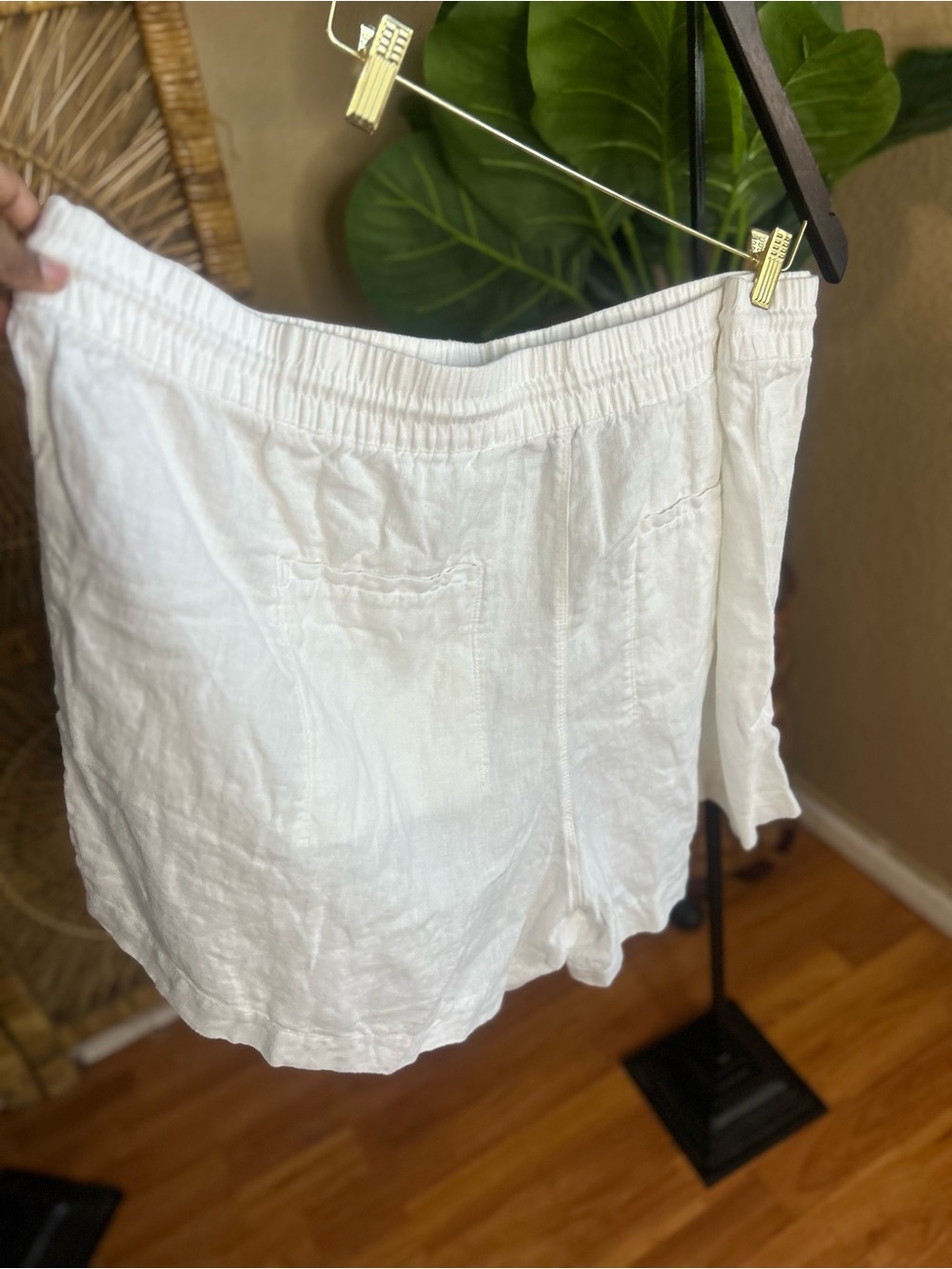 Athleta white shorts size 26 plus 100% linen natural fibers drawstring - Picture 5 of 8